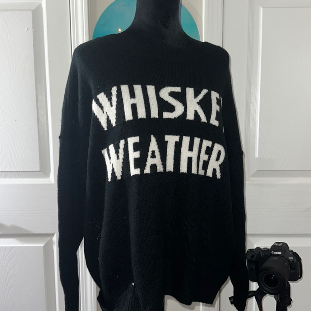 •✨Whiskey Weather comfy long sleeve shirt (off the shoulder or on) brand new!•✨